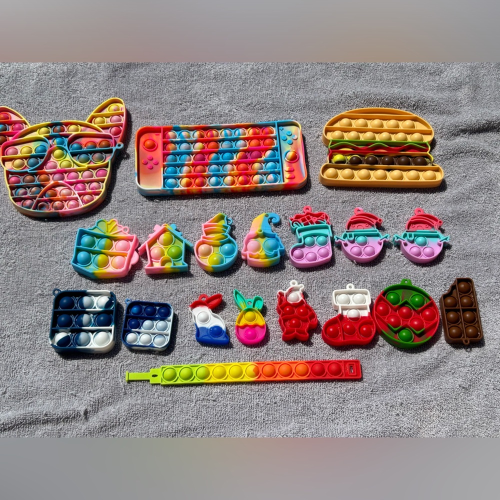 🌈Set of 19 Children’s pop-it fidget toys!🌈
